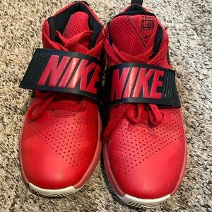 Nike Team Hustle D8 Size 5Y